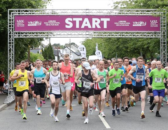 Runners starting to run