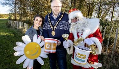 Picture of Mayor with Santa with fund raising buckets