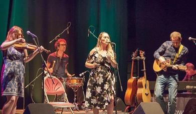 Picture of Lore with musicians