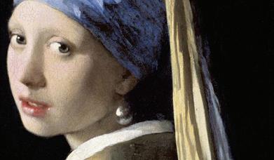 Picture of a girl in a head scarf and a pearl earring