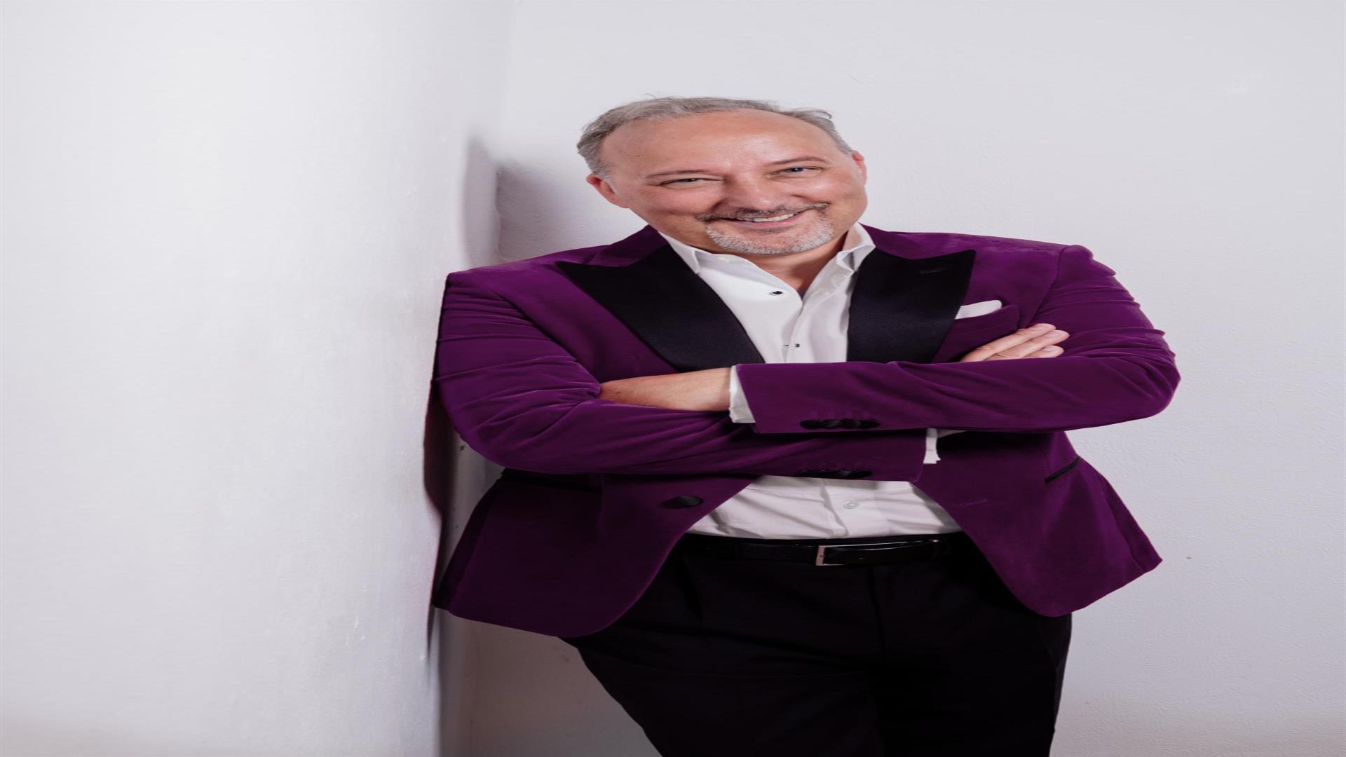 Image is of singer and entertainer Peter Corry