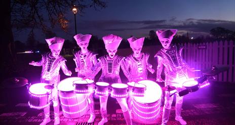 Drumers drumming