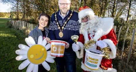 Picture of Mayor with Santa with fund raising buckets