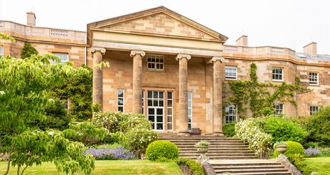 Shows image of front of Hillsborough Castle and gardens