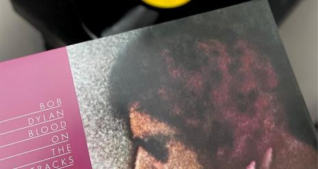 Picture of Bob Dylan and a record player
