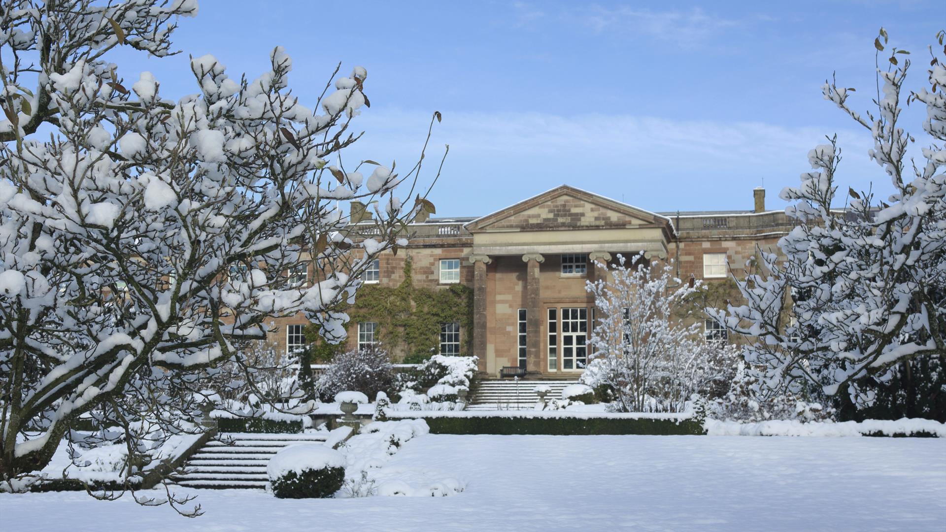 Hillsborough Castle in the snow
